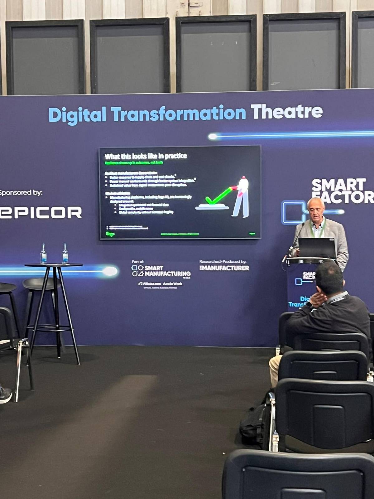 Speaker presenting at the Digital Transformation Theatre at Smart Factory Expo